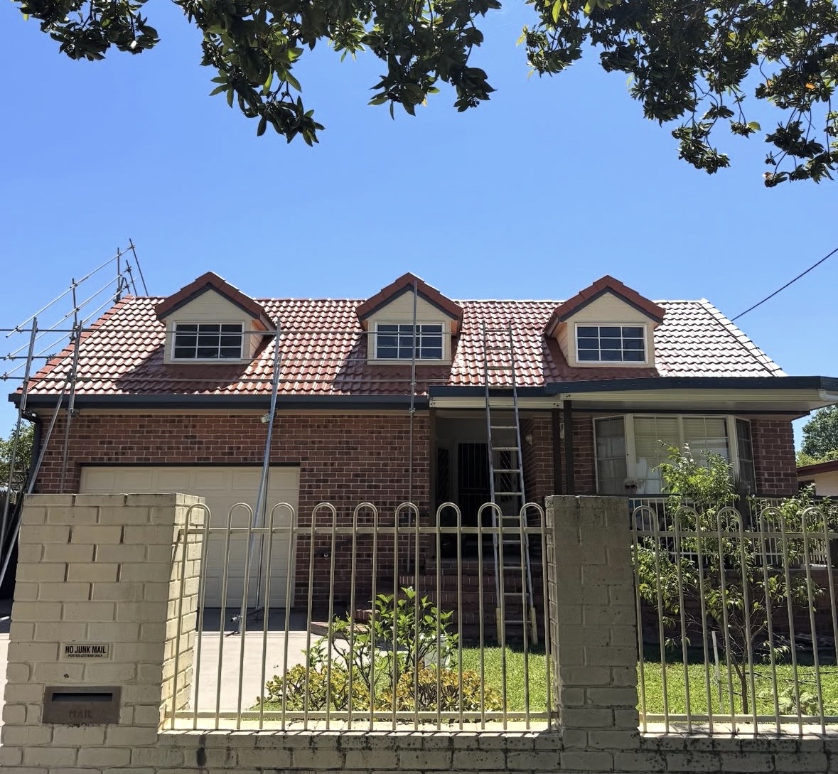 Heritage Queenslander with a restored tiled roof by BGT Roofing